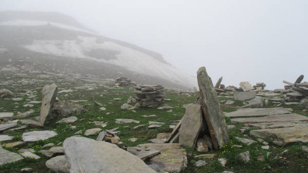 Leading to Bhrigu Lake are stacked rocks. Essentially to gauge the  bearing and direction, these may also bear spiritual meaning, each rock signifying an intention of grace and a practice of patience and balance. 
