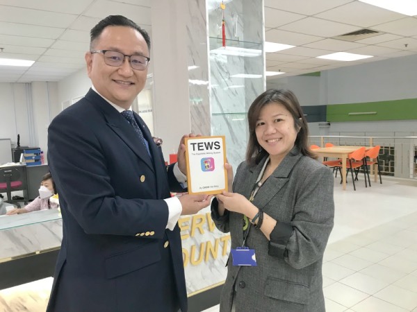 The author holding up a copy of TEWS with Ms HANG Shy Yun, TAR UMT Library Manager.