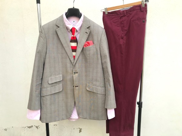 Elegant looking grey glen check sport jacket, pink OCBD shirt, burgundy chinos, "autumn colour" knit tie and bright red pocket square.