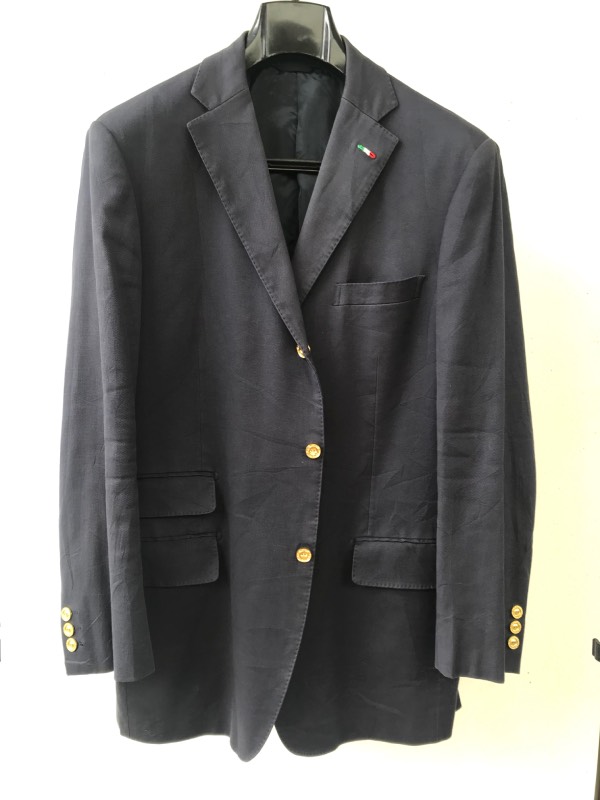 Navy blue, 3-roll-2 gold buttoned, single breasted, hopsack weave blazer.