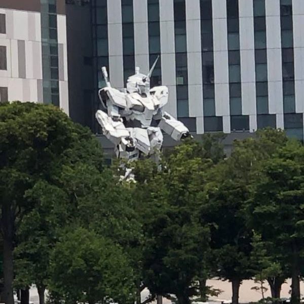 Giant white robot in front of a building near Miraikan Science Museum
