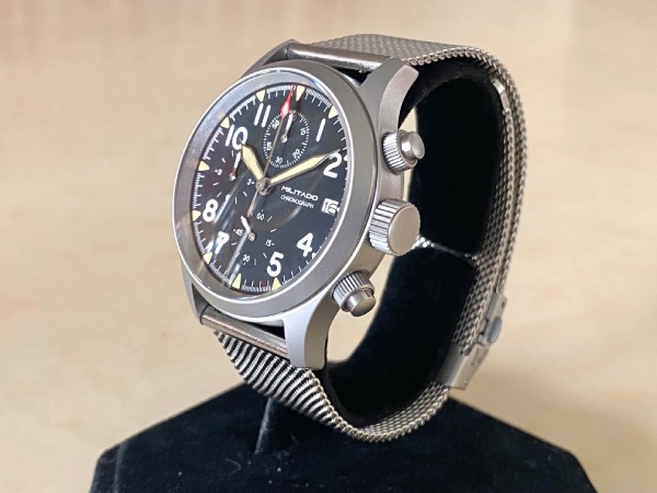 Close-up of the Militado ML1868 field watch with a Milanese mesh band.